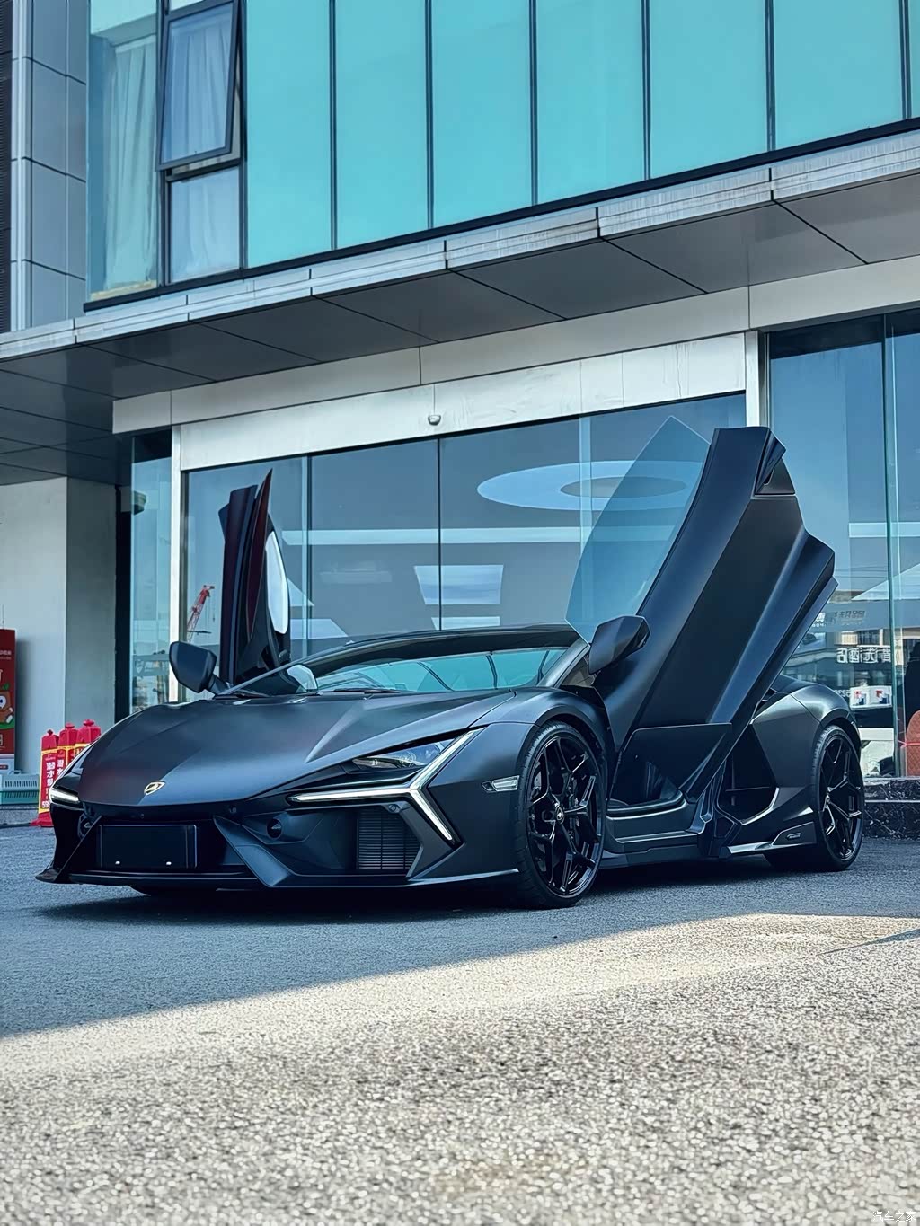 2023 Lamborghini Revuelto 6.5L PHEV Standard, фото 1, лот 10308741