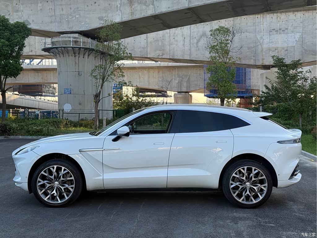 2021 Aston Martin DBX 4.0T V8 Realm of Simplicity, фото 4, лот 10393078