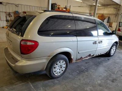 2005 CHRYSLER TOWN & COUNTRY LX, фото 3, лот 10656445