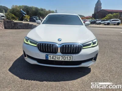 2022 BMW 5-Series 520i Luxury, фото 1, лот 10131699
