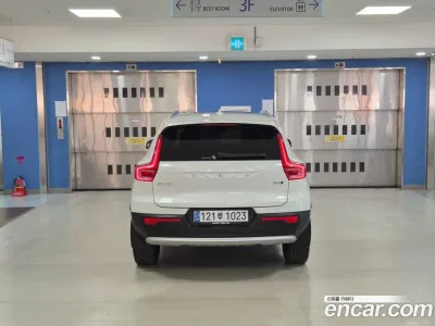 2025 Volvo XC40 B4 Ultra Bright, фото 4, лот 11745215