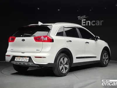 2017 Kia Niro Prestige, фото 2, лот 10115464
