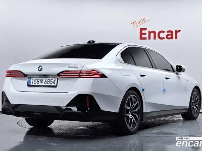 2024 BMW 5-Series 523d M Sport, фото 2, лот 10205216