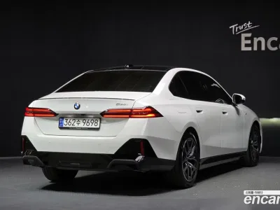 2024 BMW 5-Series 520i Special Edition, фото 1, лот 10046496