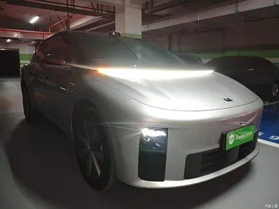 2025 Li Auto i6 4WD Base Model, фото 4, лот 11140872