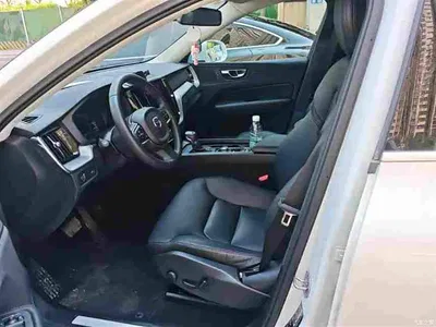 2021 Volvo XC60 T5 AWD Momentum, фото 4, лот 10348115
