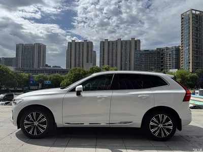 2022 Volvo XC60 B5 AWD Inscription, фото 3, лот 11570403