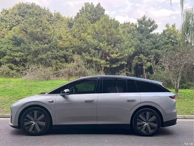 2025 Li Auto i6 4WD Base Model, фото 2, лот 11537179