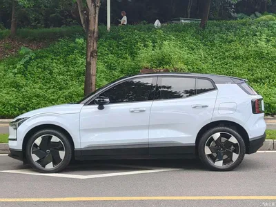 2025 Volvo EX30 RWD Long Range Ultra, фото 2, лот 10350804