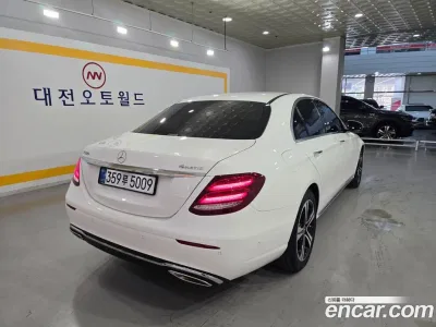 2018 Mercedes-Benz E-Class E300 4MATIC Avnatgarde, фото 4, лот 10223629