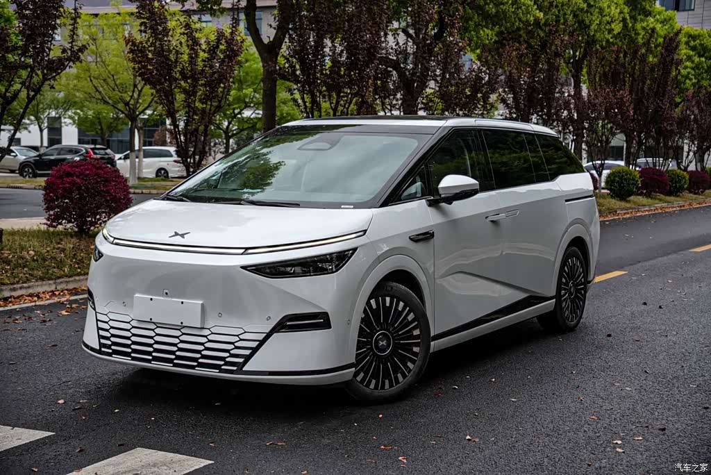 2025 XPeng X9 740 Ultra Long Range Max, фото 2, лот 11180476