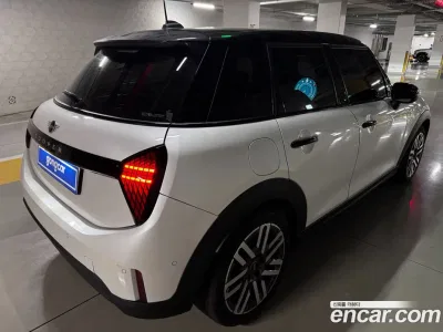 2026 Mini Cooper 5Door Essential, фото 2, лот 10221748