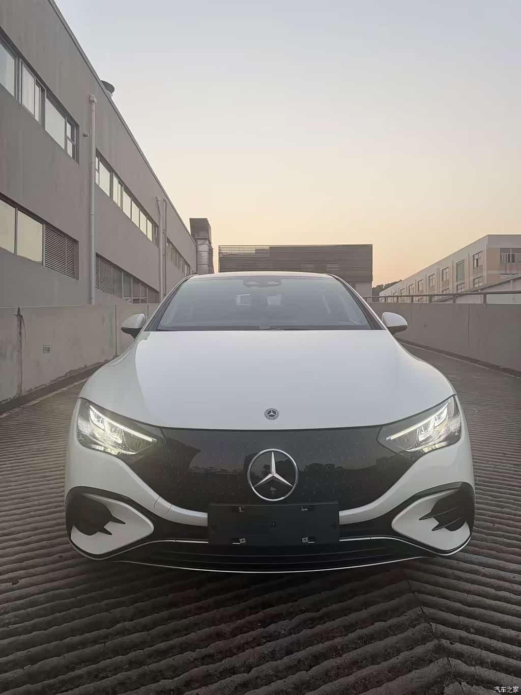 2025 Mercedes-Benz EQE Model 500 4MATIC Luxury Edition, фото 2, лот 11205361