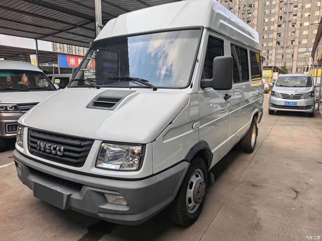 2023 Iveco Daily 2.5T A35M1 Short Wheelbase Medium Roof Dual Tire Manual Door 5-9 Seater, фото 1, лот 11151991