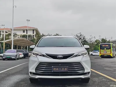 2024 Toyota Sienna 2.5L Hybrid 4WD Premium Edition, фото 2, лот 10324044