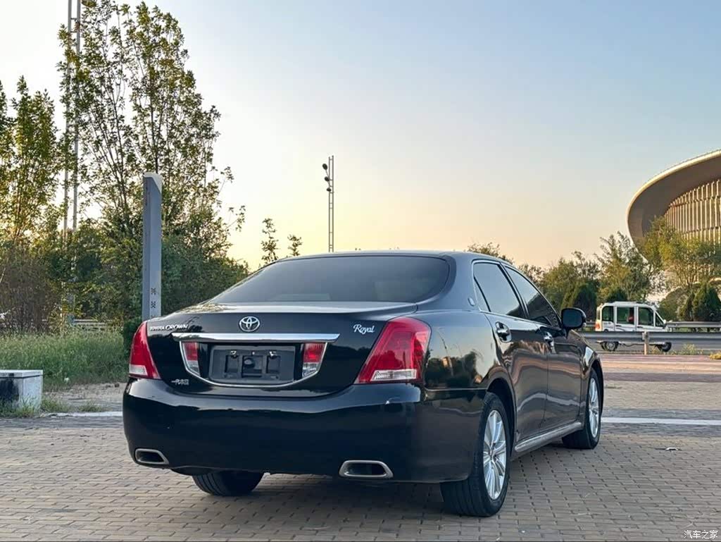 2010 Toyota Crown 2.5L Royal Leather Sunroof Navigation, фото 4, лот 11219150
