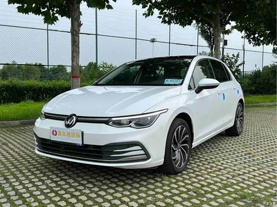 2023 Volkswagen Golf 200TSI DSG Pro, фото 1, лот 10451095