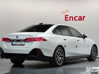 2025 BMW 5-Series 520i M Sport, фото 2, лот 11586883