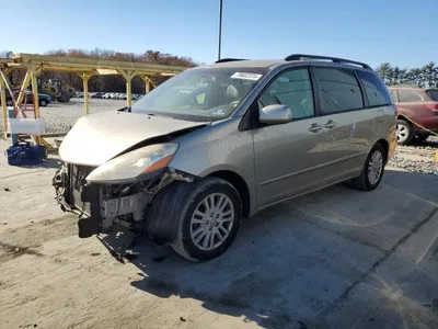 2010 TOYOTA SIENNA XLE, фото 1, лот 10494195