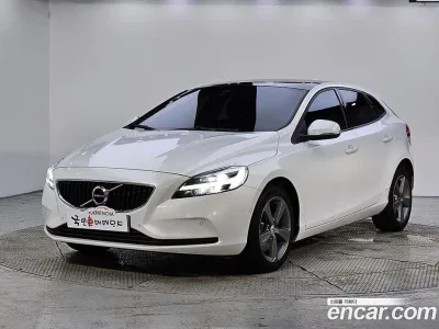2018 Volvo V40 D3, фото 1, лот 10124422