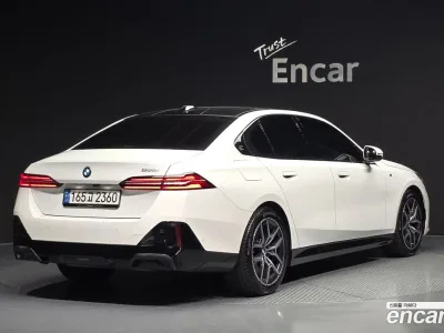 2024 BMW 5-Series 520i M Sport, фото 1, лот 10049415