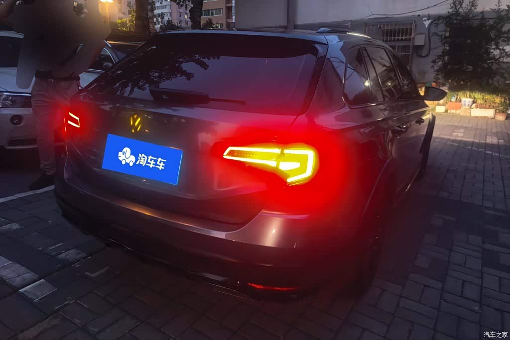2018 Volkswagen C-TREK 230TSI DSG Luxury, фото 3, лот 11101850