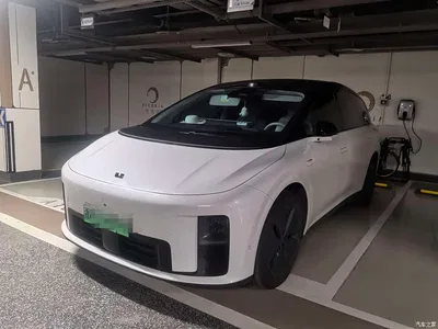 2025 Li Auto Li i8 Standard Edition, фото 1, лот 10824659