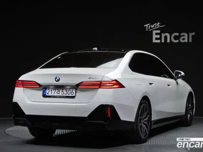2025 BMW 5-Series 520i M Sport, фото 1, лот 10047259