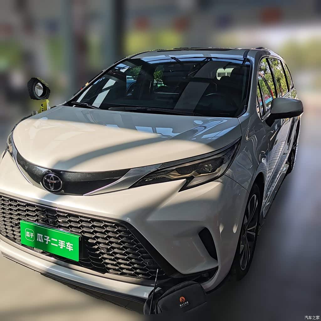 2024 Toyota Granvia 2.5L Hybrid Premium PLUS, фото 1, лот 11220412