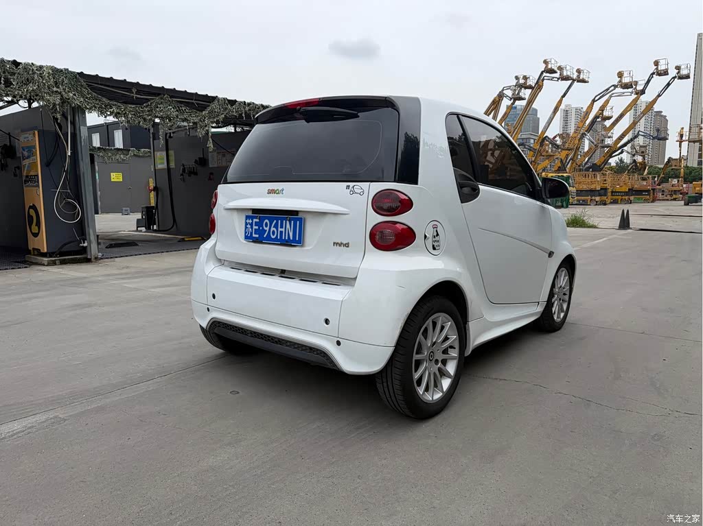 2014 smart fortwo 1.0 MHD Hardtop New Year Special Edition, фото 4, лот 11211705