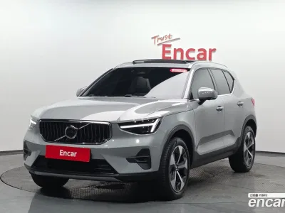 2025 Volvo XC40 B4 Ultra Bright, фото 1, лот 10125436