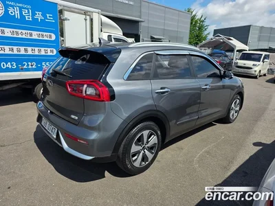 2017 Kia Niro Prestige, фото 3, лот 10079599