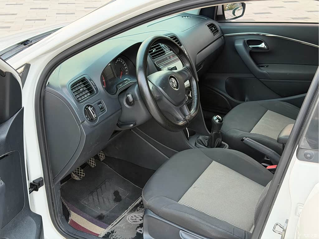 2016 Volkswagen Polo 1.4L Manual Trend, фото 4, лот 11212541