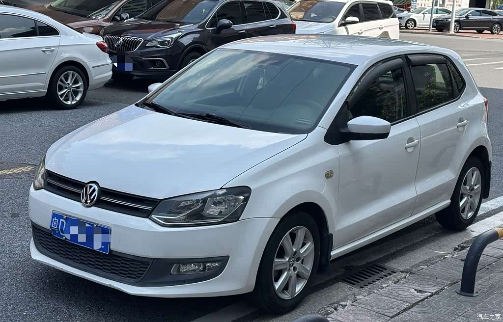 2013 Volkswagen Polo 1.6L Automatic Comfort Edition, фото 1, лот 11216355