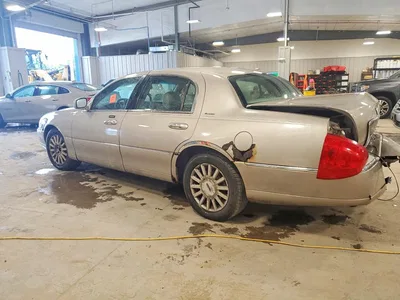 2003 LINCOLN TOWN CAR EXECUTIVE, фото 2, лот 10877074