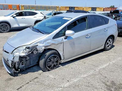 2015 TOYOTA PRIUS TWO, фото 1, лот 10553239