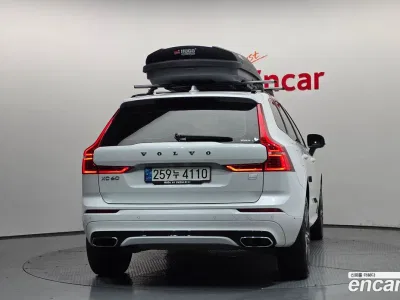 2021 Volvo XC60 T8 R-Design, фото 4, лот 10122199