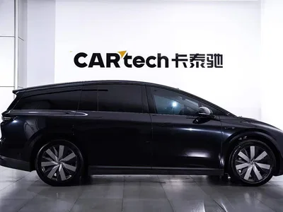 2025 Li Auto Li i8 Standard Edition, фото 3, лот 10824966