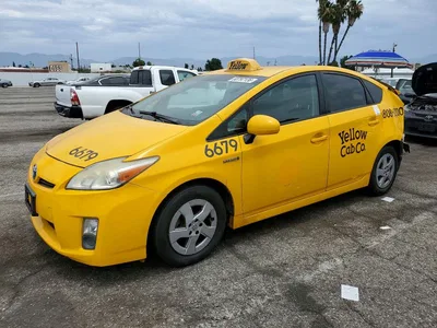 2011 TOYOTA PRIUS TWO, фото 1, лот 10548176