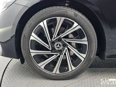 2025 Mercedes-Benz E-Class E300 4MATIC Exclusive, фото 4, лот 10219056