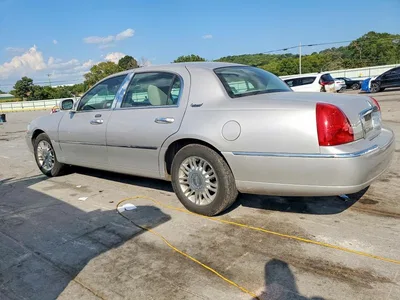 2011 LINCOLN TOWN CAR SIGNATURE LIMITED, фото 2, лот 10665944