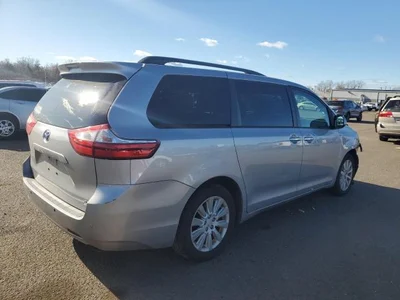 2015 TOYOTA SIENNA XLE, фото 3, лот 10493333