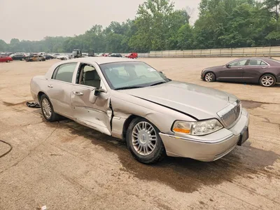 2009 LINCOLN TOWN CAR SIGNATURE LIMITED, фото 4, лот 10874794