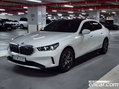 2025 BMW 5-Series 520i, фото 1, лот 10142127