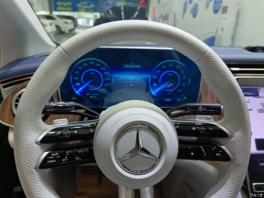 2025 Mercedes-Benz EQE 500 4MATIC Pioneer, фото 2, лот 10900414
