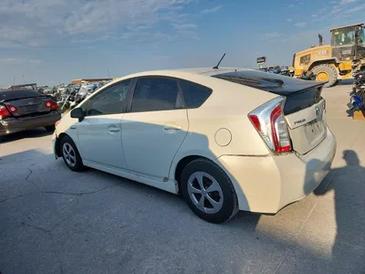 2015 TOYOTA PRIUS TWO, фото 2, лот 10542022
