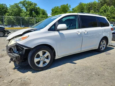 2017 TOYOTA SIENNA LE, фото 1, лот 10580602