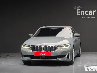 2022 BMW 5-Series 520i Luxury, фото 2, лот 10780869