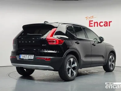 2023 Volvo XC40 B4 Ultimate Bright, фото 2, лот 10518139