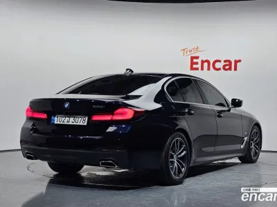 2022 BMW 5-Series 520i M Sport, фото 1, лот 10141564